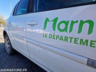 2011-renault-clio-1438565-46357109