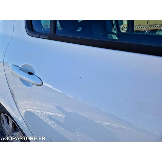 2011 Renault Clio-46357110