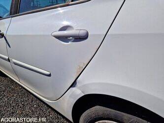2011-renault-clio-1438565-46357117