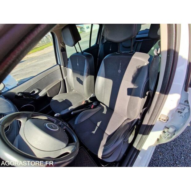 2011 Renault Clio-46357122