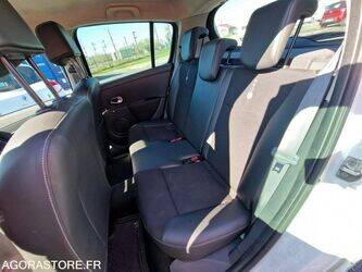 2011-renault-clio-1438565-46357123