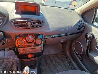 2011-renault-clio-1438565-46357124