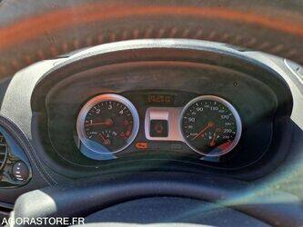 2011-renault-clio-1438565-46357125