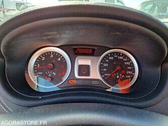 2011-renault-clio-1438565-46357126