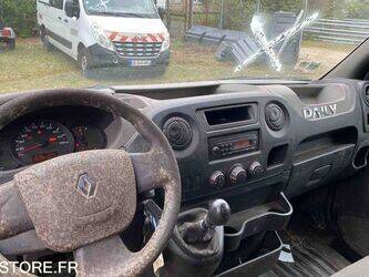 2012-renault-master-1438566-46357146