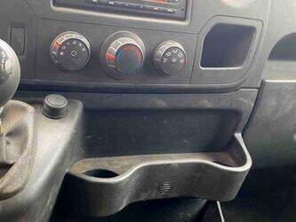 2012-renault-master-1438566-46357147