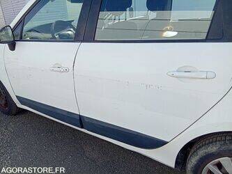 2010-renault-megane-1438567-46357162