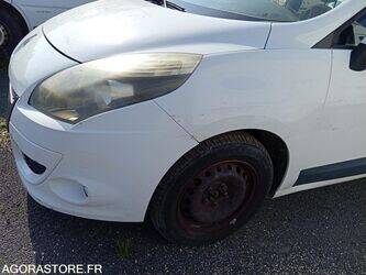 2010-renault-megane-1438567-46357163