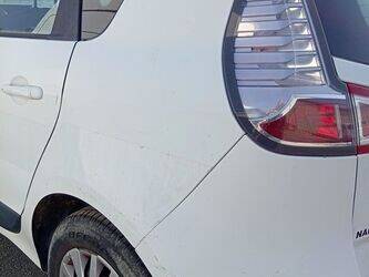 2010-renault-megane-1438567-46357164