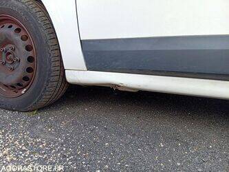 2010-renault-megane-1438567-46357166