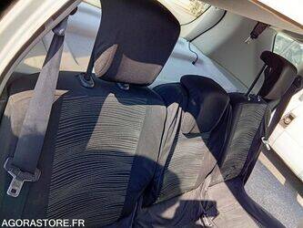 2010-renault-megane-1438567-46357174