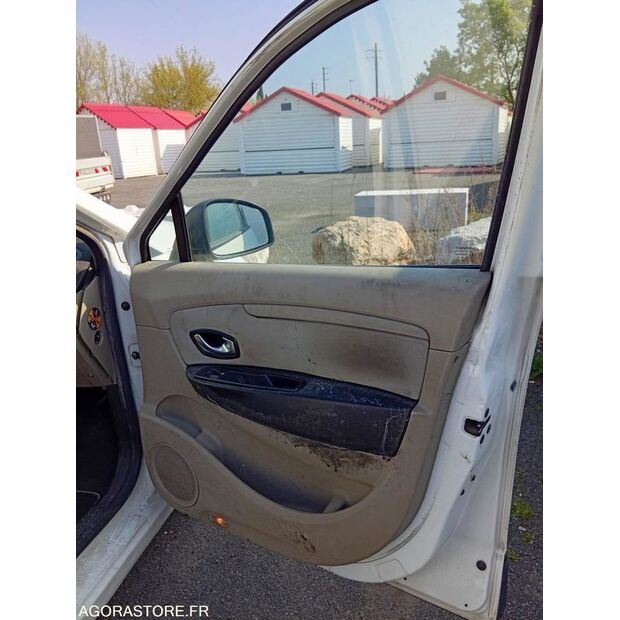 2010 Renault Megane-46357177