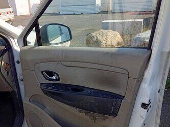 2010-renault-megane-1438567-46357177