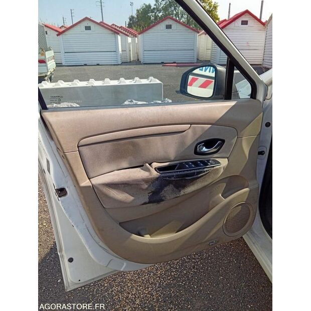 2010 Renault Megane-46357178