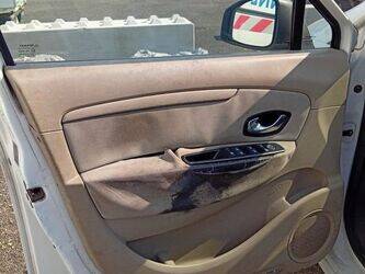 2010-renault-megane-1438567-46357178