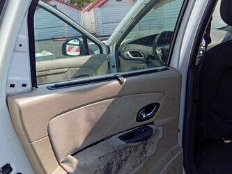 2010-renault-megane-1438567-46357179