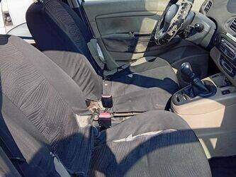 2010-renault-megane-1438567-46357181