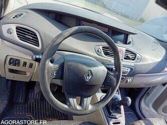 2010-renault-megane-1438567-46357183