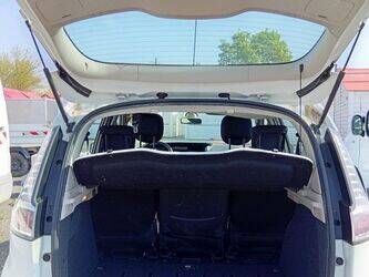 2010-renault-megane-1438567-46357187