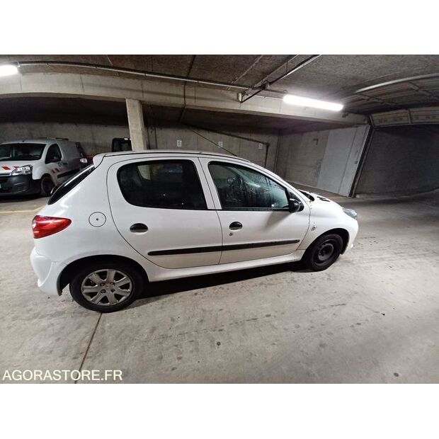 2011 بيجو 206-46357339