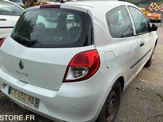2013-renault-clio-1438584-46357387