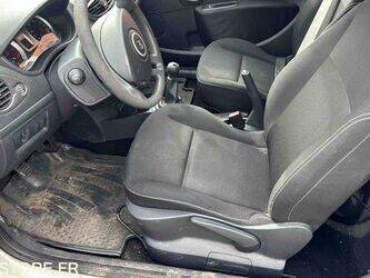 2013-renault-clio-1438584-46357391