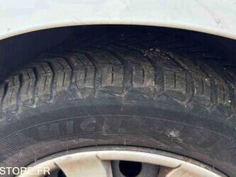 2013-renault-clio-1438584-46357398