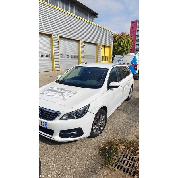 2017 بيجو 308-46357408