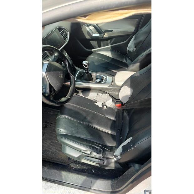 2017 بيجو 308-46357412