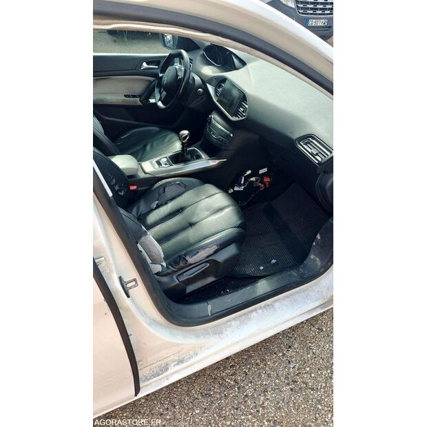 2017 بيجو 308-46357414