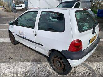 2005-renault-twingo-1438586-46357419