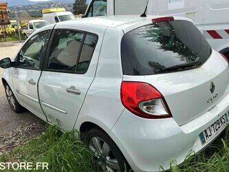 2010-renault-clio-1438587-46357437