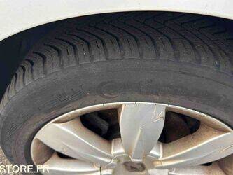 2010-renault-clio-1438587-46357440