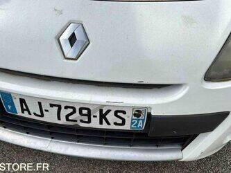 2010-renault-clio-1438587-46357442