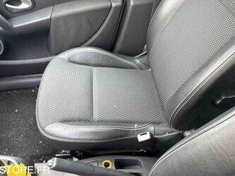 2010-renault-clio-1438587-46357443