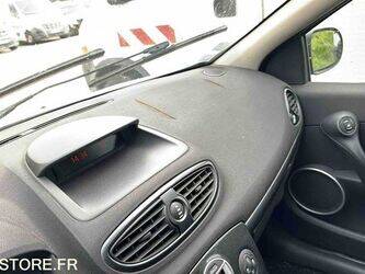 2010-renault-clio-1438587-46357446