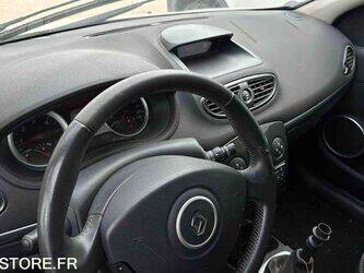 2010-renault-clio-1438587-46357447