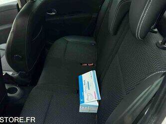 2010-renault-clio-1438587-46357448