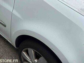 2010-renault-clio-1438587-46357449