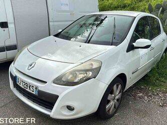 2010-renault-clio-1438587-46357450