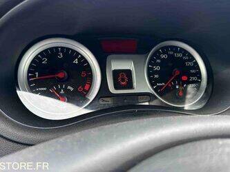 2010-renault-clio-1438587-46357451