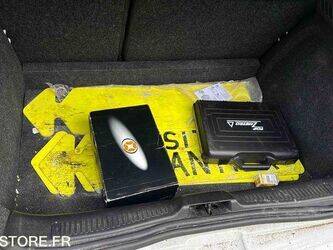 2010-renault-clio-1438587-46357455