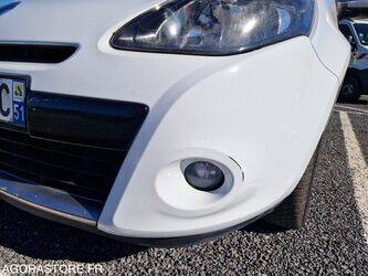 2011-renault-clio-1438588-46357462