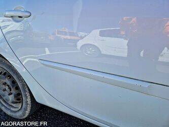 2011-renault-clio-1438588-46357469