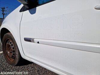 2011-renault-clio-1438588-46357474