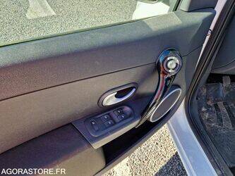 2011-renault-clio-1438588-46357476