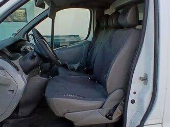2008-renault-trafic-1438589-46357495