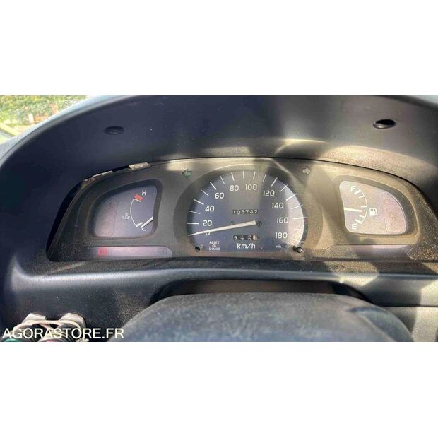 2003 Toyota Hilux-46357594