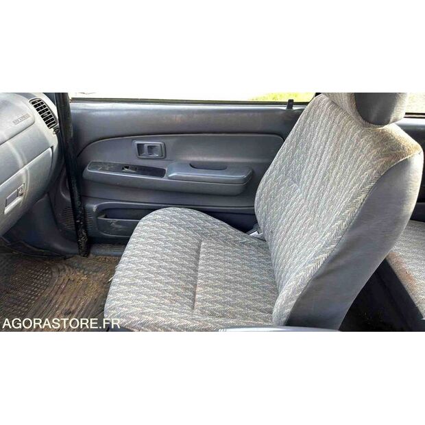2003 Toyota Hilux-46357597