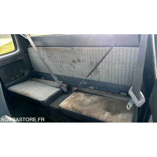 2003 Toyota Hilux-46357598